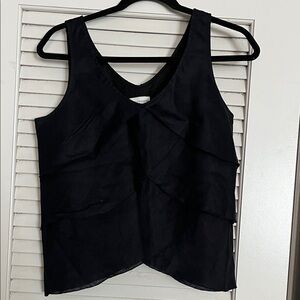 Liz Claiborne 100% linen scalloped layered tank shell blouse. Sz 6 black or navy